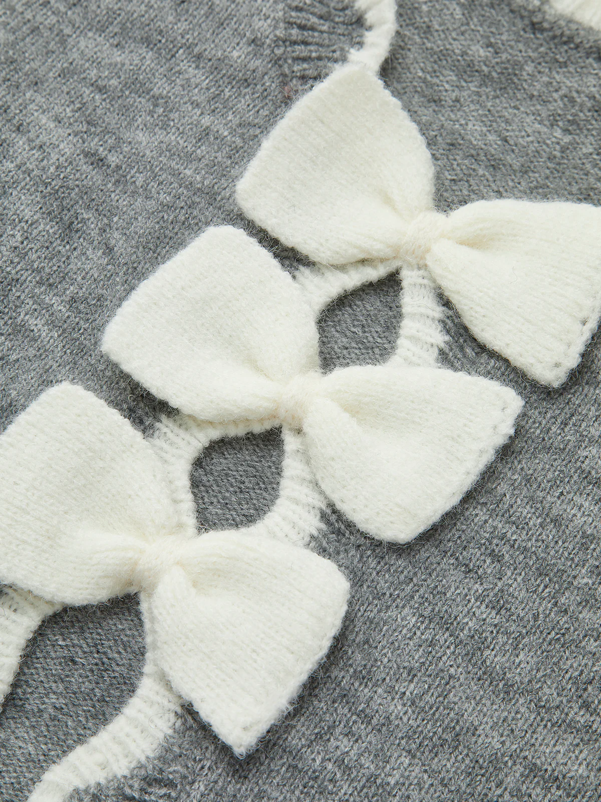 Contrast Wave Trim Bow Sweater - Image 8