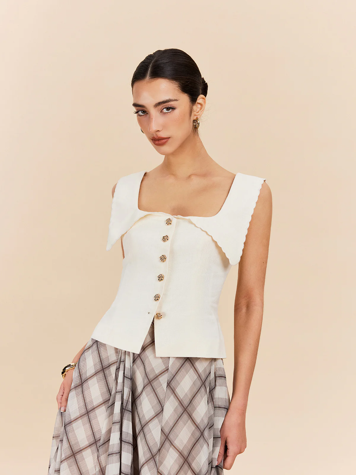 Cotton & Linen Scalloped Collar Buttoned Top - Image 2