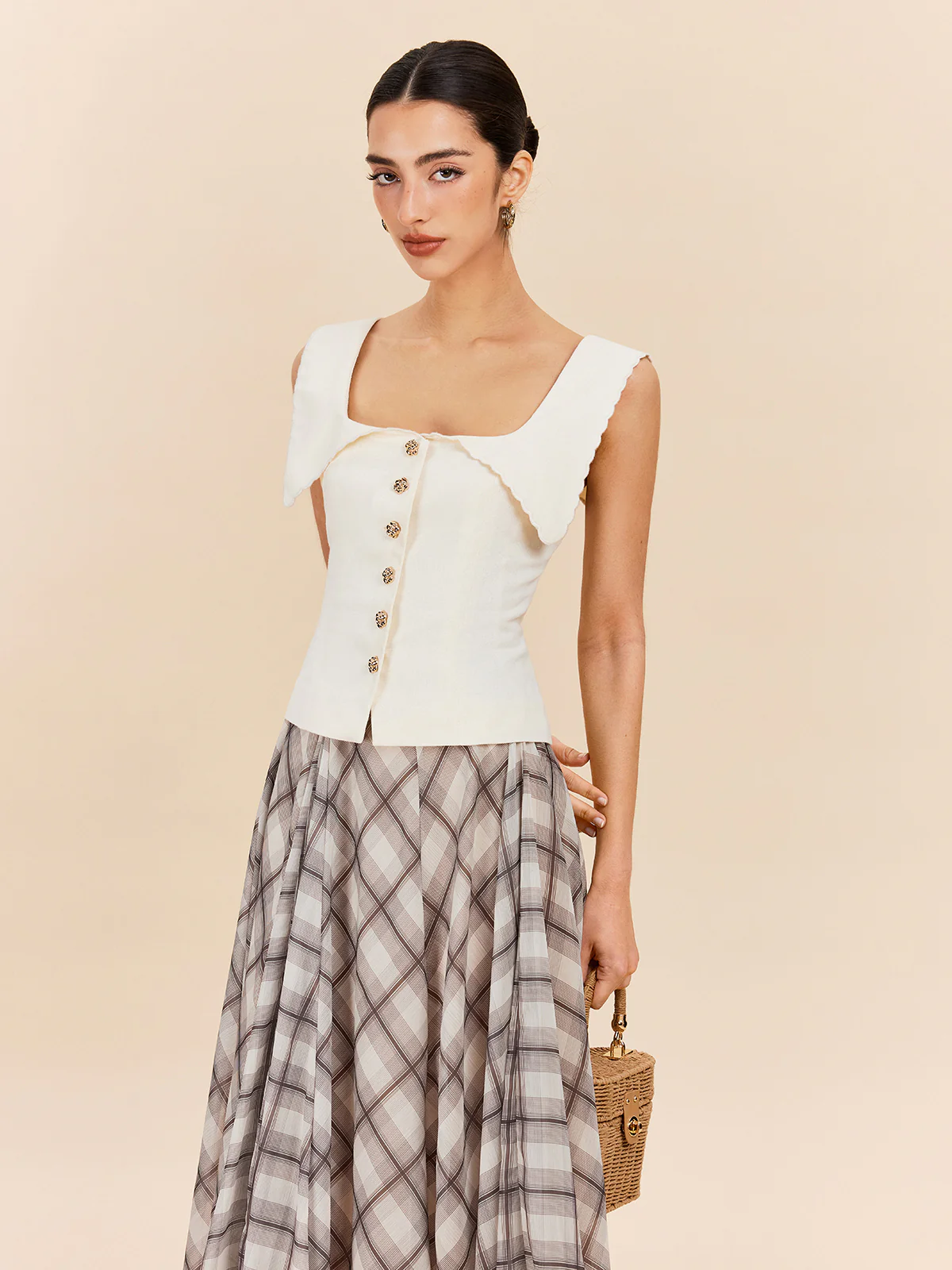 Cotton & Linen Scalloped Collar Buttoned Top - Image 4