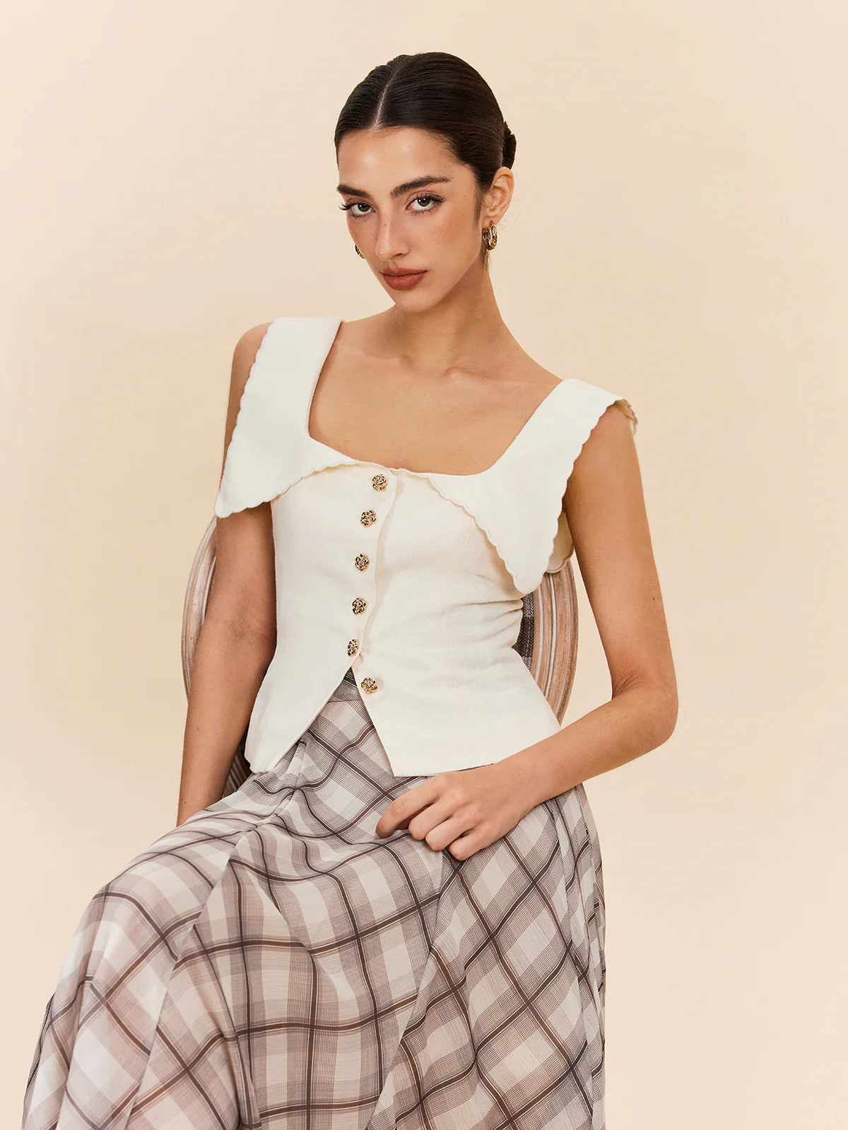 Cotton & Linen Scalloped Collar Buttoned Top - Image 5