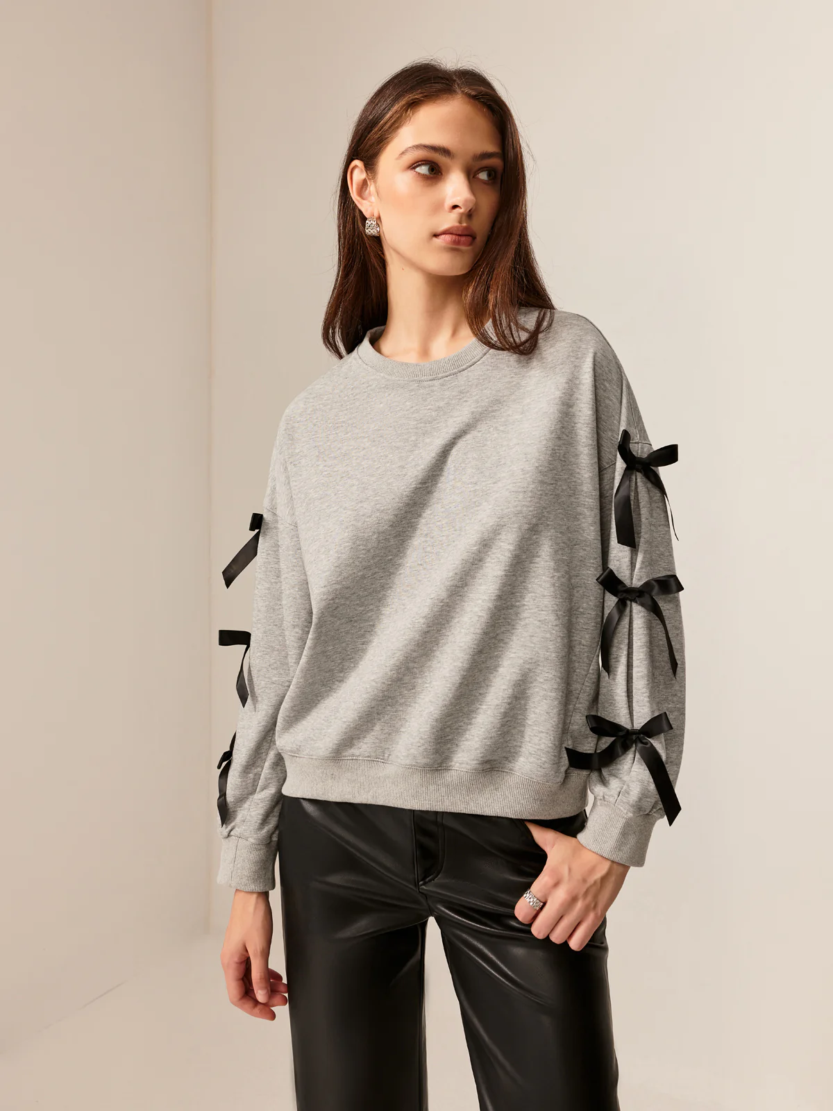 Crew Neck Bow Sweathirt - Image 3