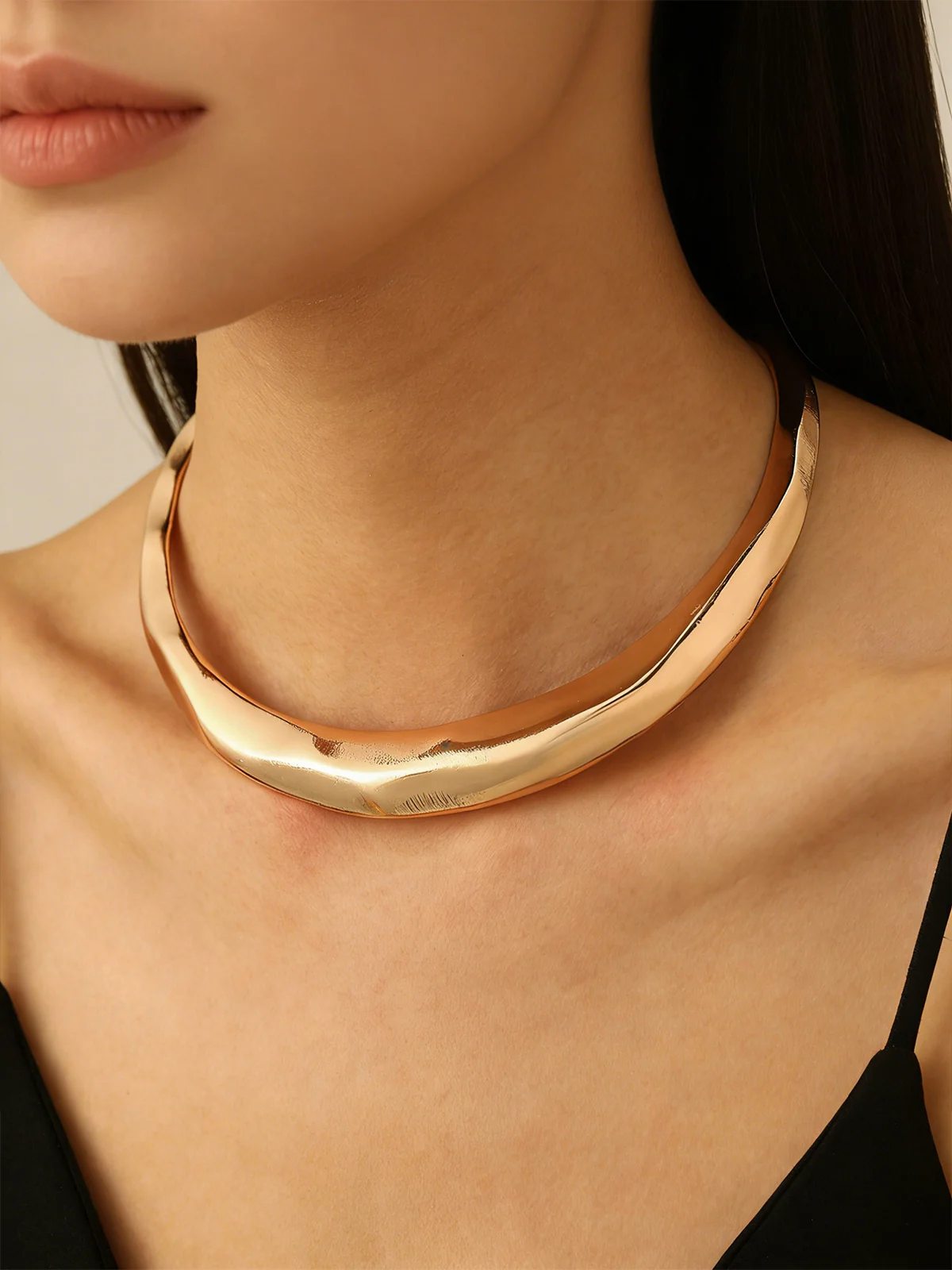 Crinkled Statement Choker Necklace - Image 2