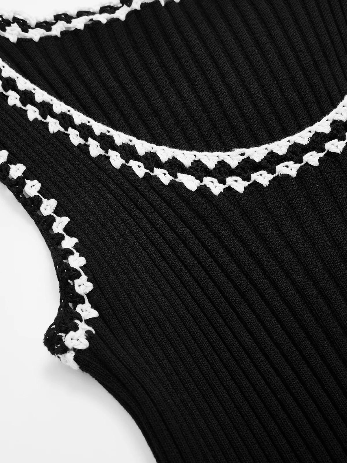 Crocheted Contrast Trim Ribbed Knit Tank Top - Image 4
