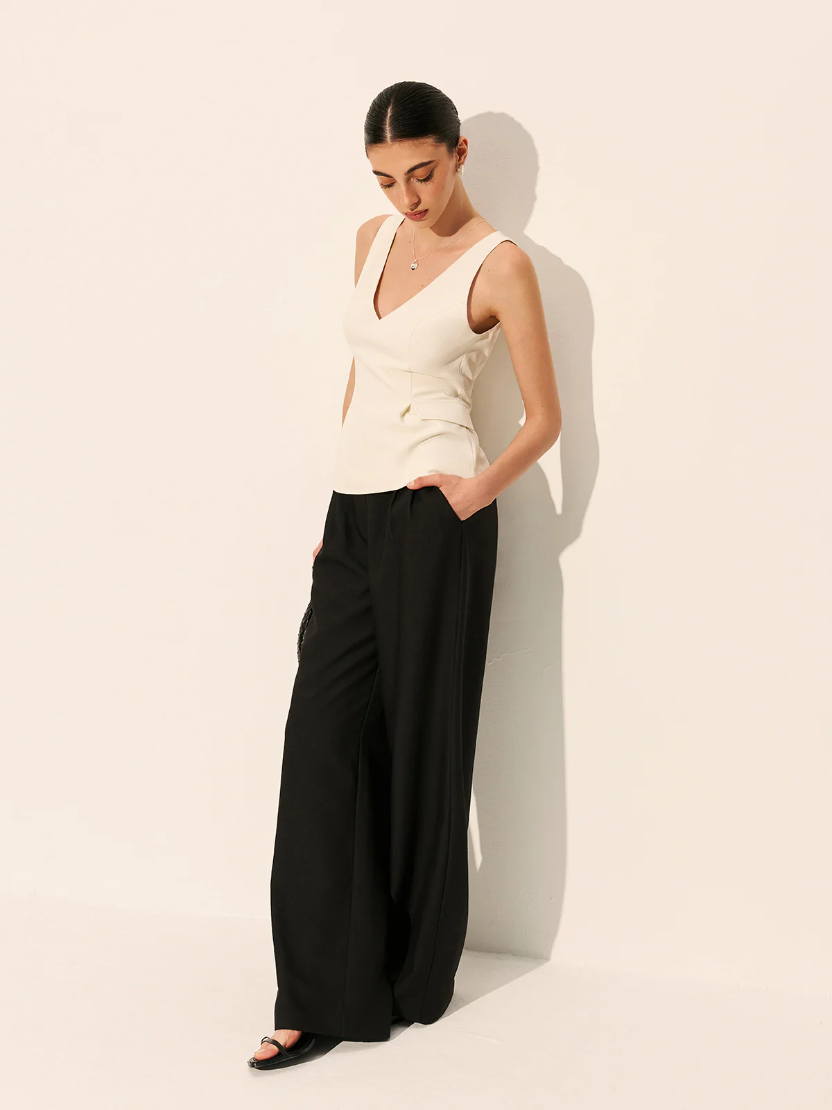 Decor Pockets V-Neck Sleeveless Top - Image 5