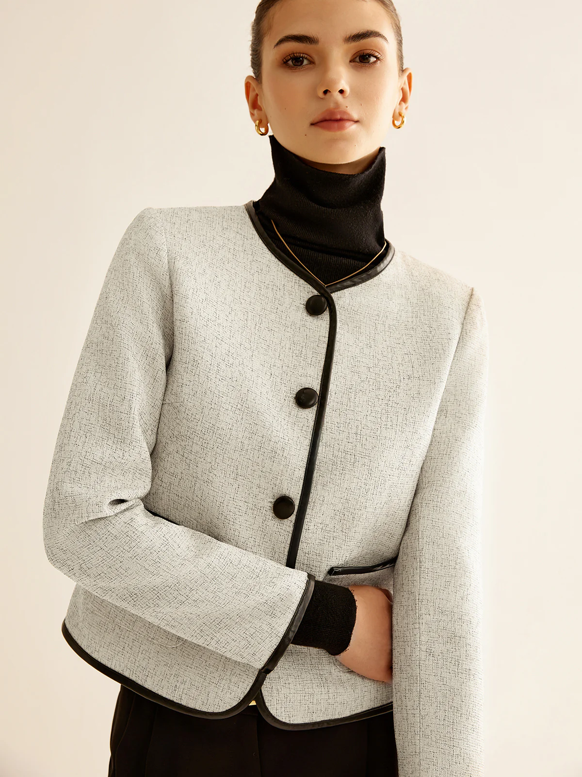 Elegant Contrast Trim Jacket - Image 3