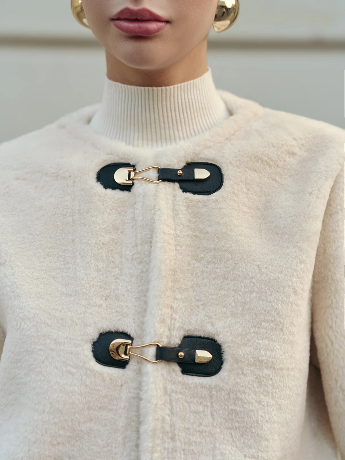 Elegant Faux Fur Short Coat - Image 3