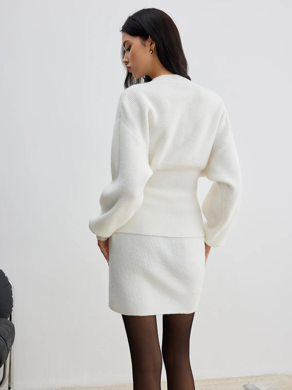 Elegant Ribbed Sweater Mini Skirt - Image 4