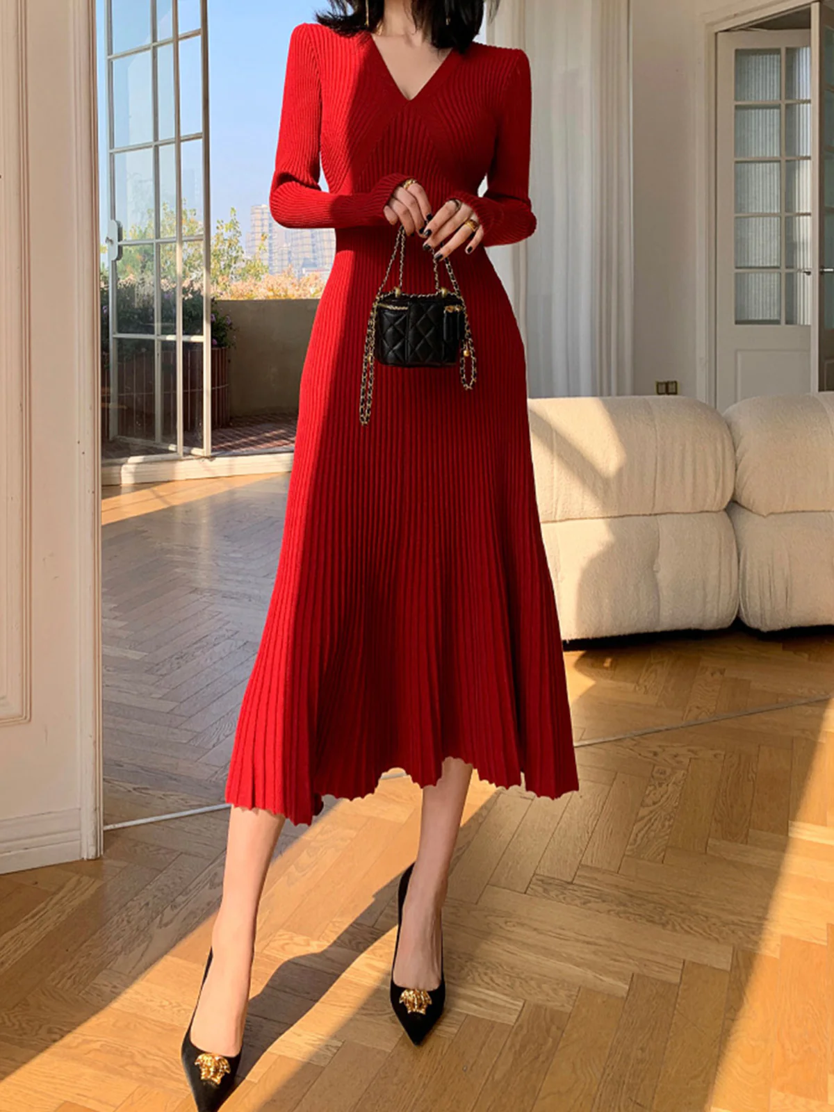 Elegant V-Neck Pleated Dress - Image 3