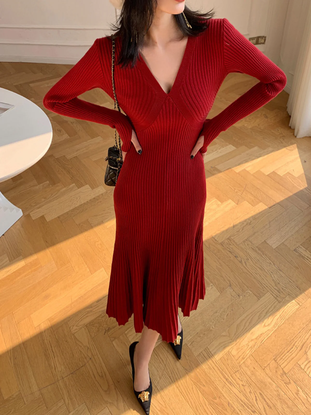 Elegant V-Neck Pleated Dress - Image 4