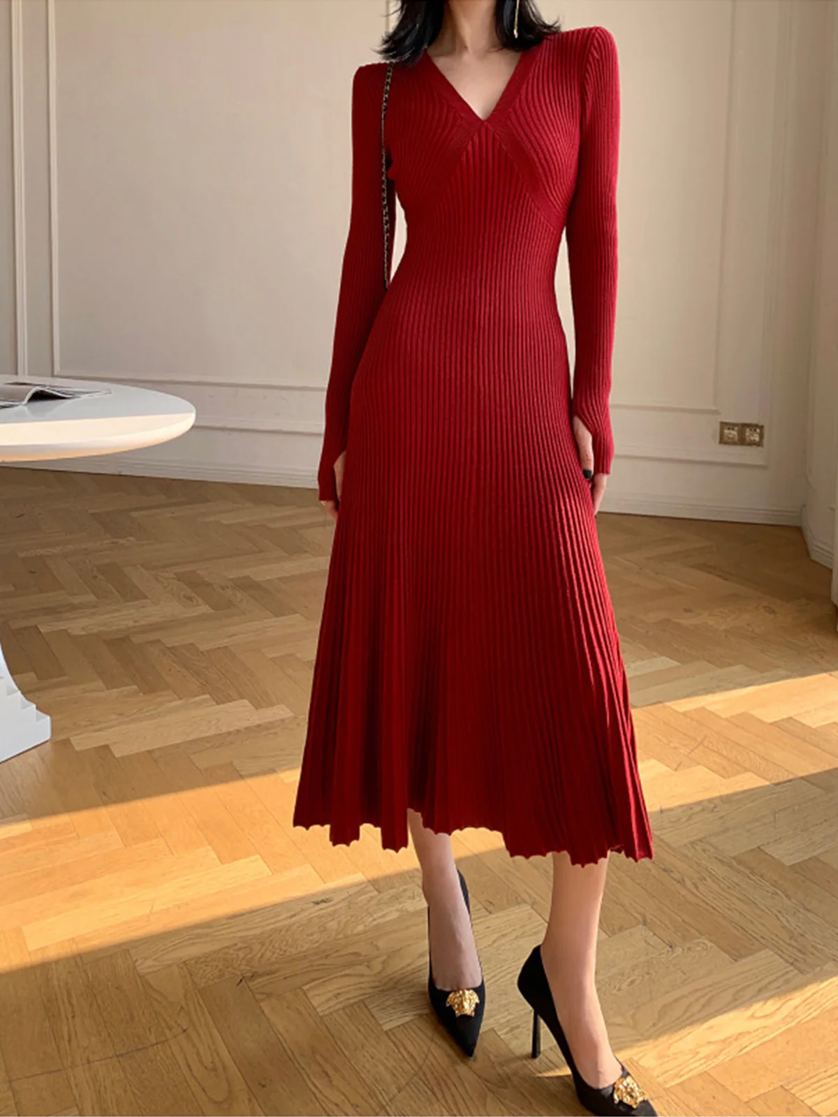 Elegant V-Neck Pleated Dress - Image 6