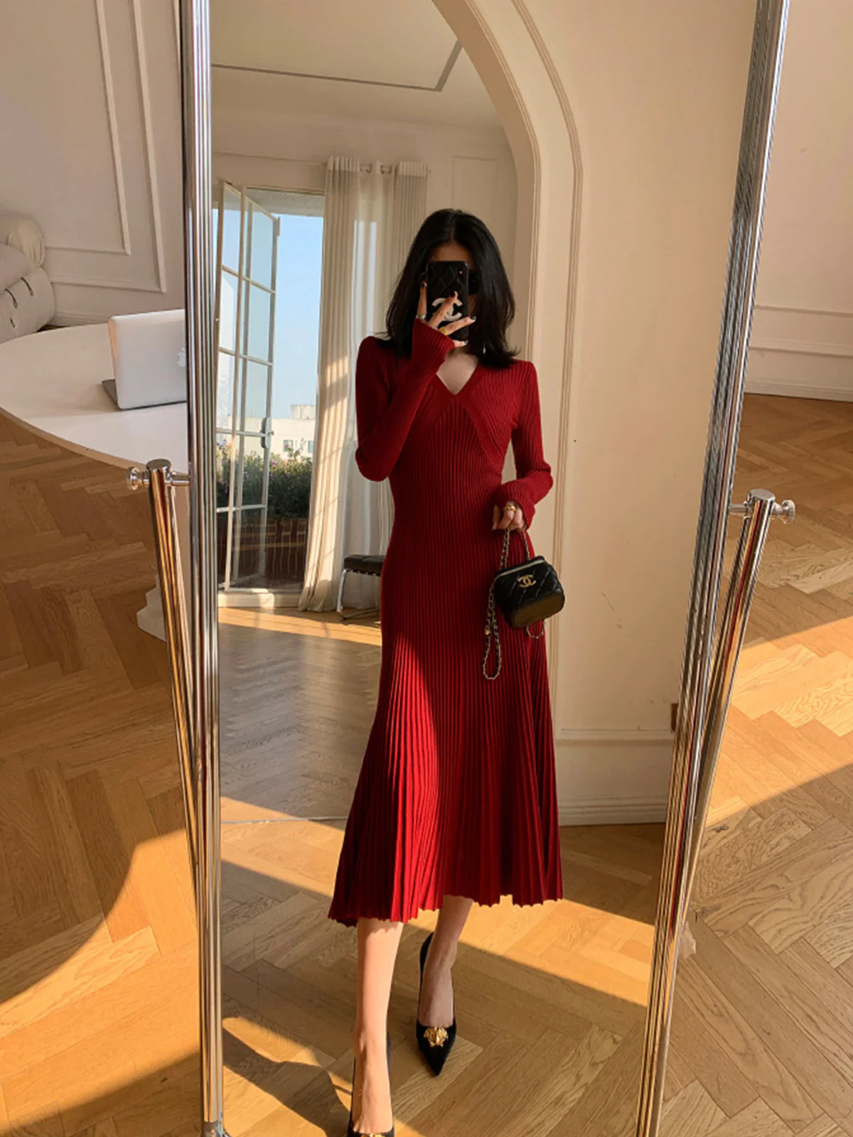 Elegant V-Neck Pleated Dress - Image 7