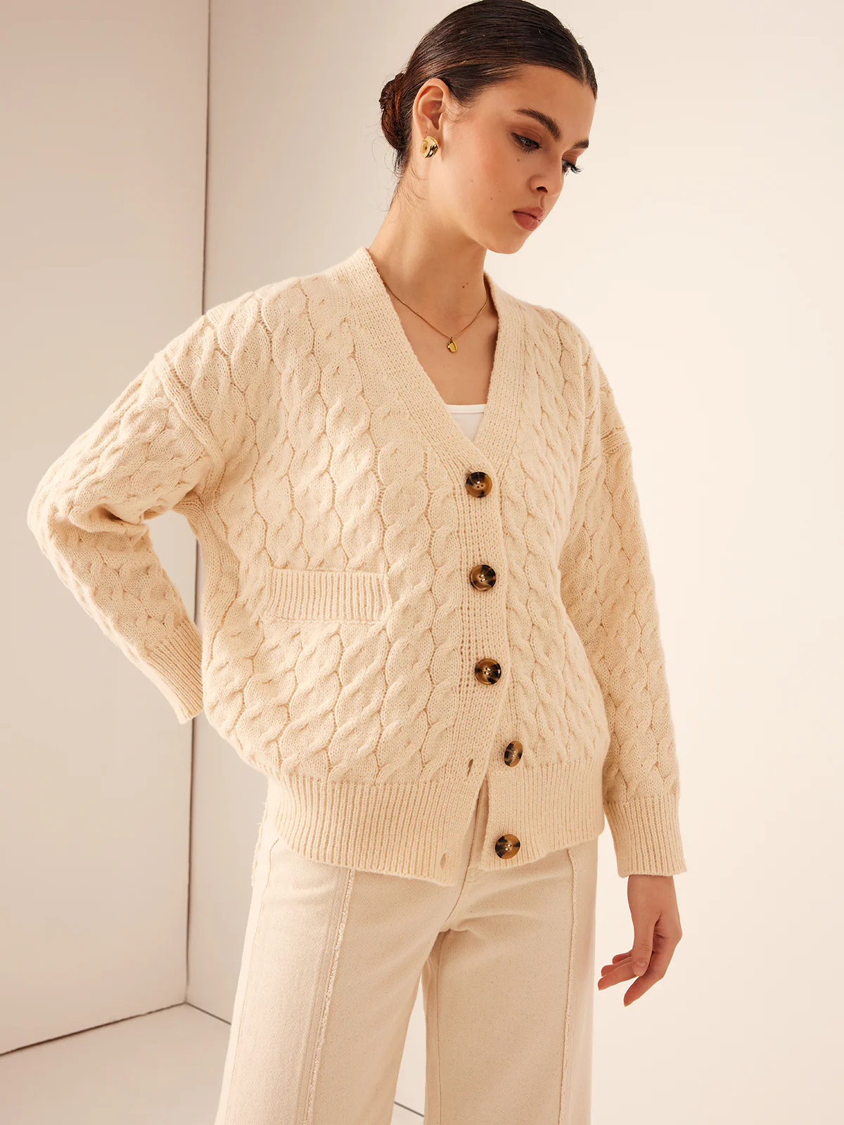 Elegant V-Neck Ribbed Cable Cardigan - Image 2