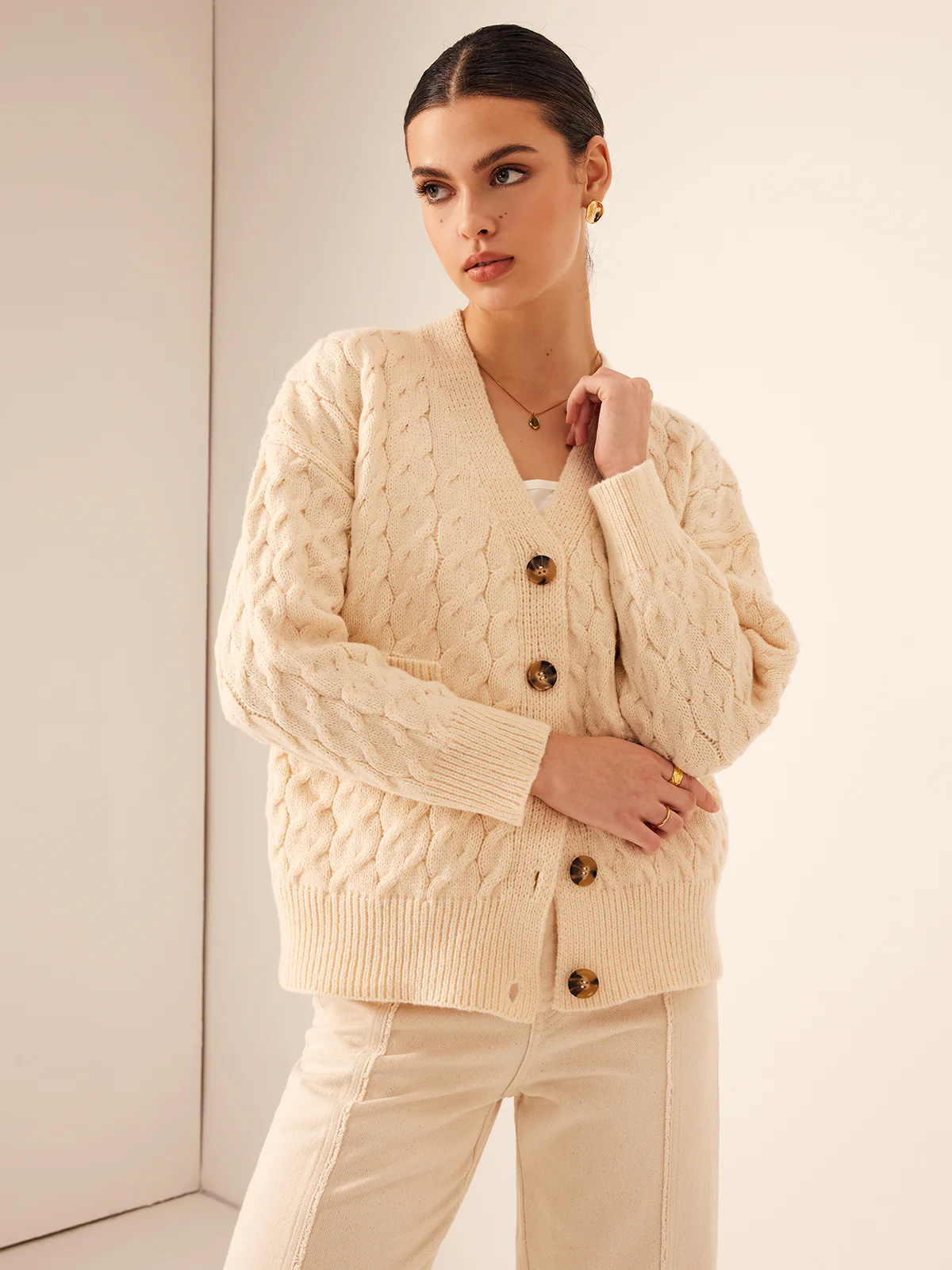 Elegant V-Neck Ribbed Cable Cardigan - Image 4