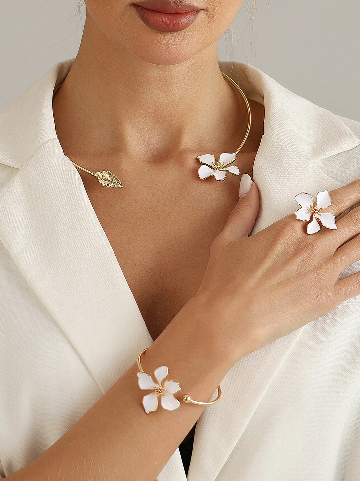 Enamel Flower Leaf Open Choker Necklace - Image 3