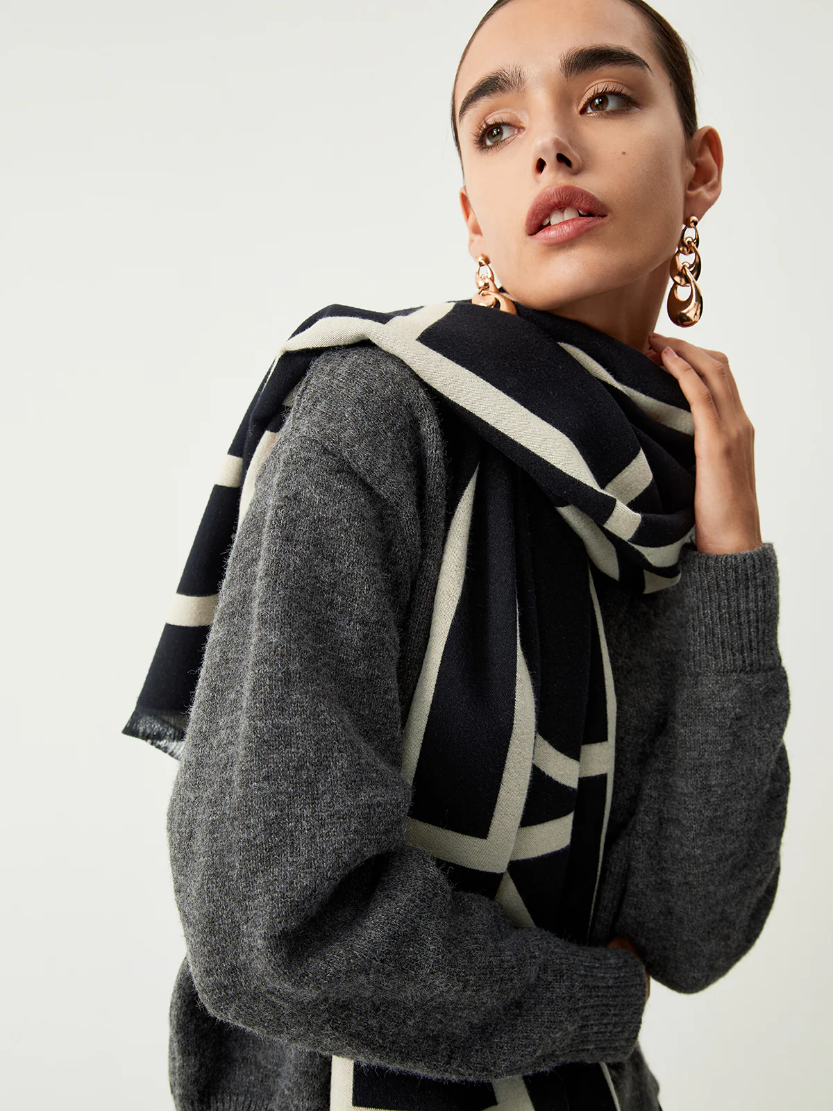 Wool Blend Geometric Pattern Scarf - Image 5