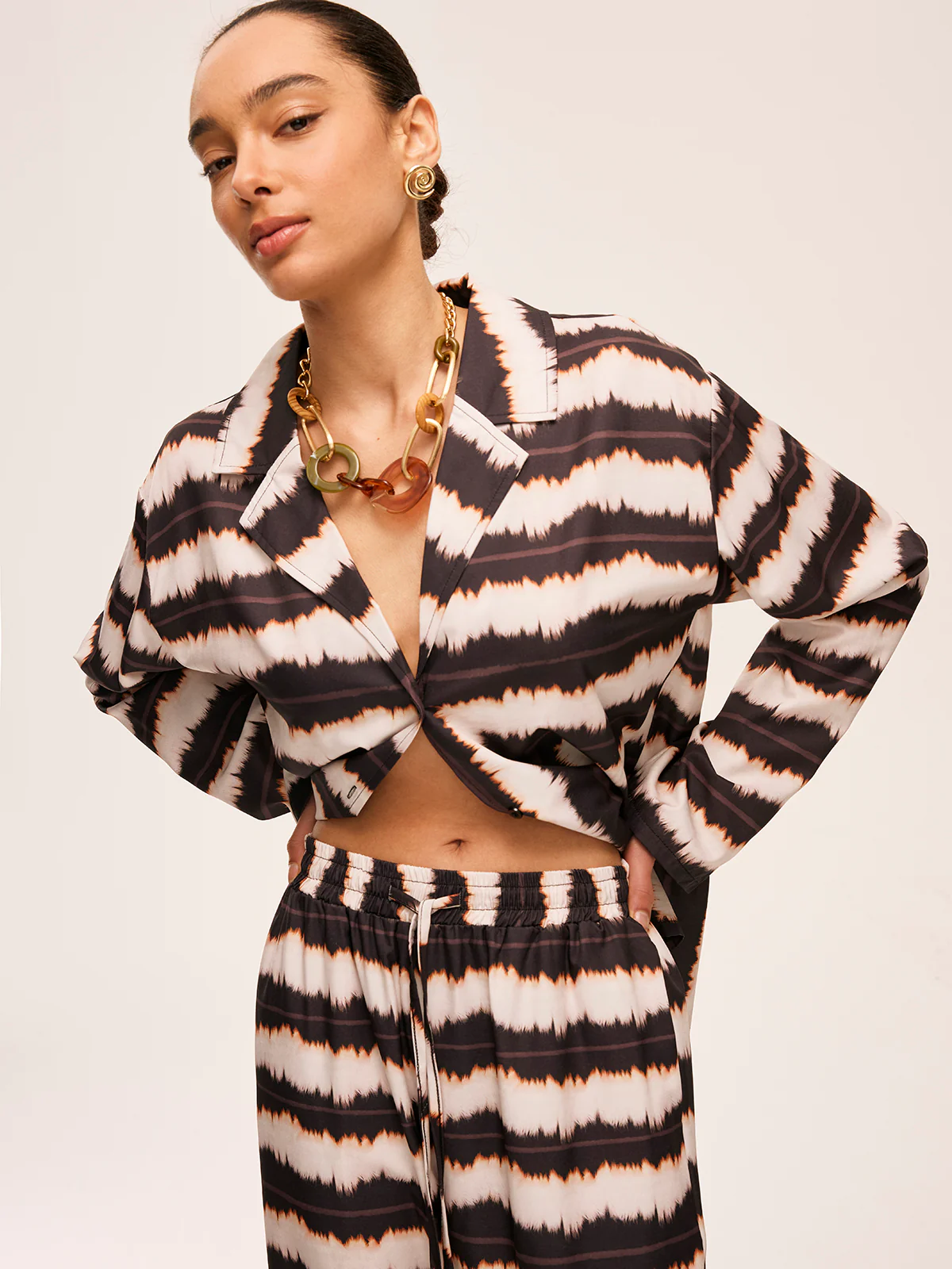 Geometric Color-Block Pants Set With Pockets - Image 2