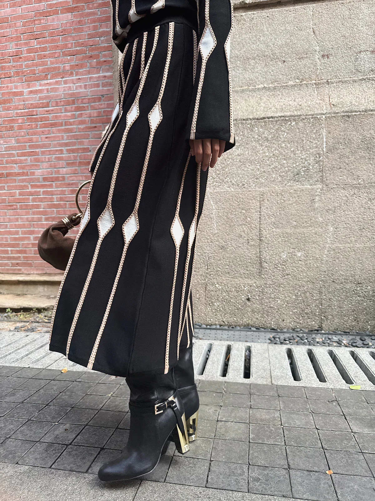 Geometric Pattern Knitted Maxi Skirt - Image 4