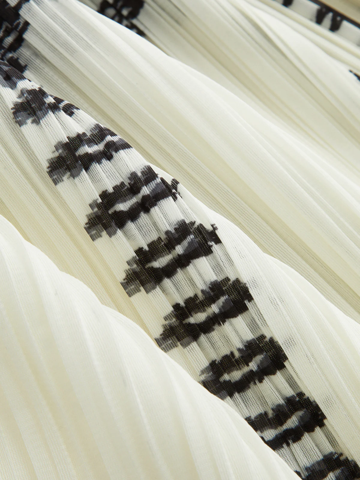 Geometric Printed Pleated Wide Leg Pants - Image 3