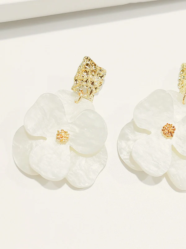 Golden Floral Dangle Earrings - Image 3