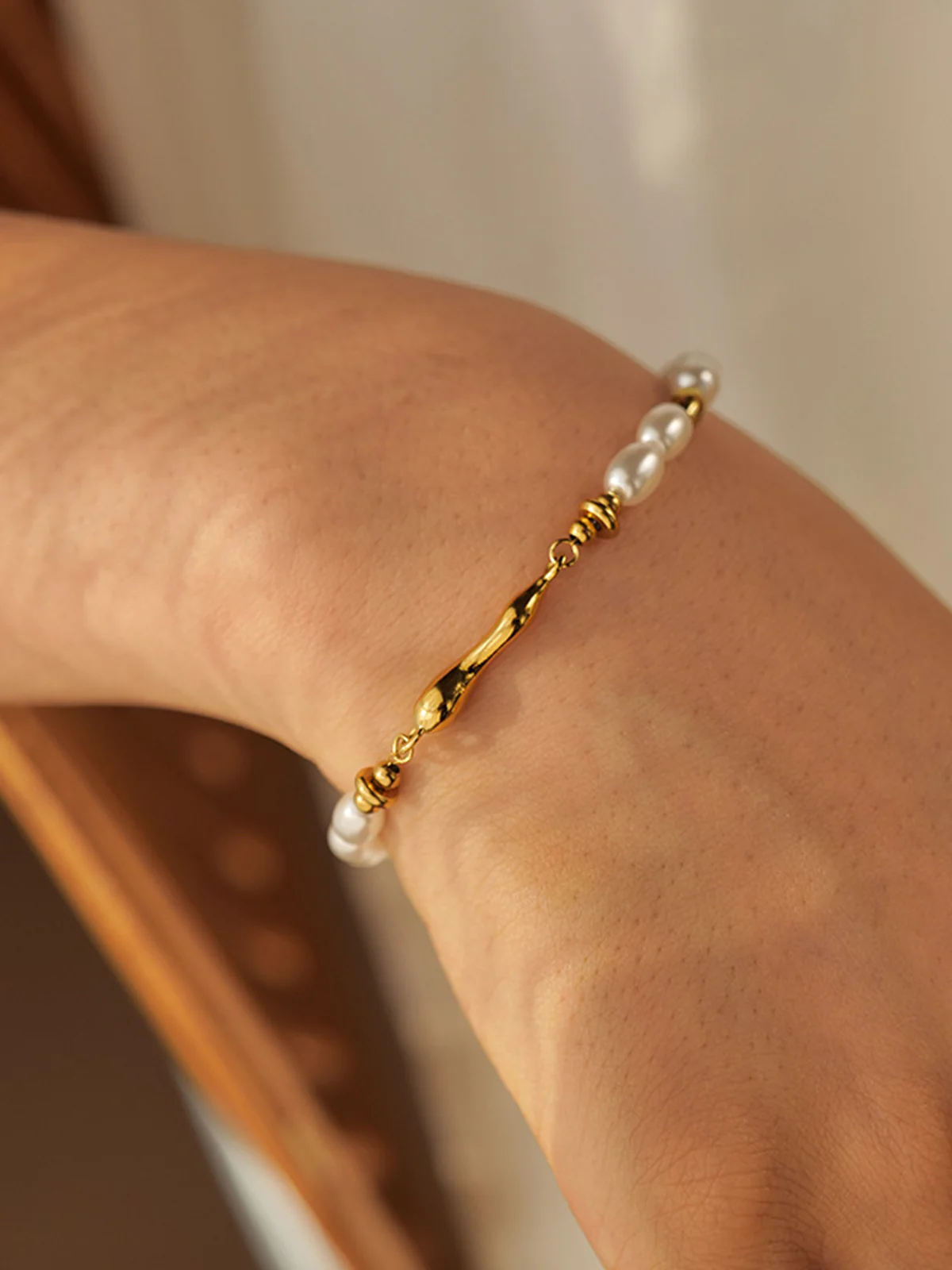 Golden Ripple Pearl Bracelet - Image 2