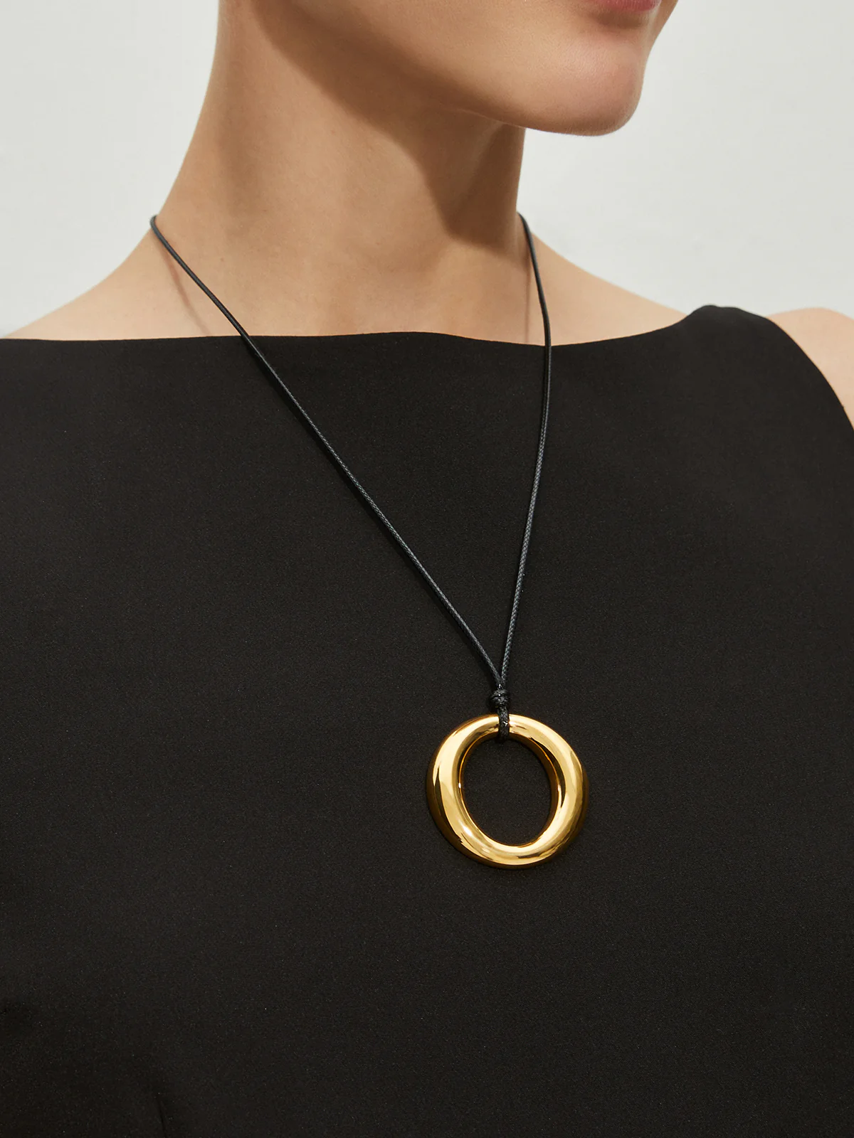 Golden Round Pendant Necklace - Image 2
