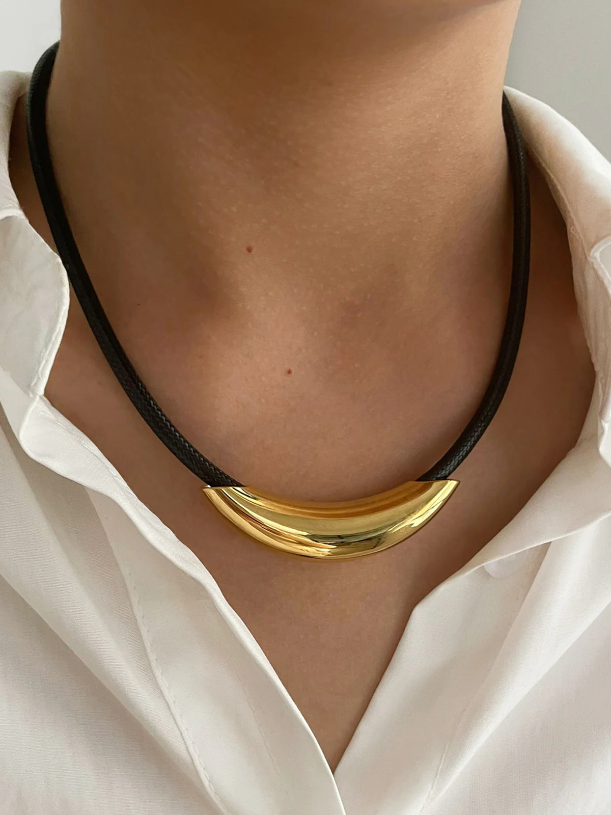 Golden Tube Rope Choker - Image 3
