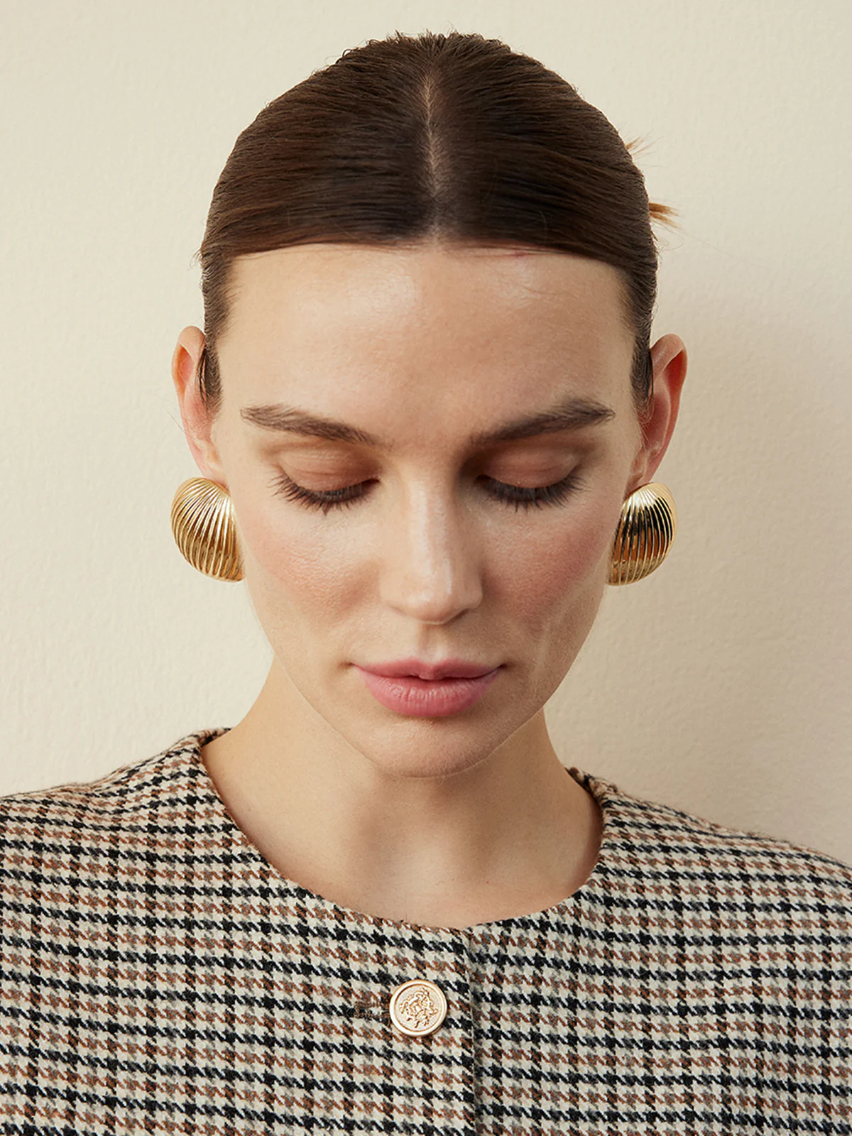 Half-Ball Ripple Stud Earrings - Image 4