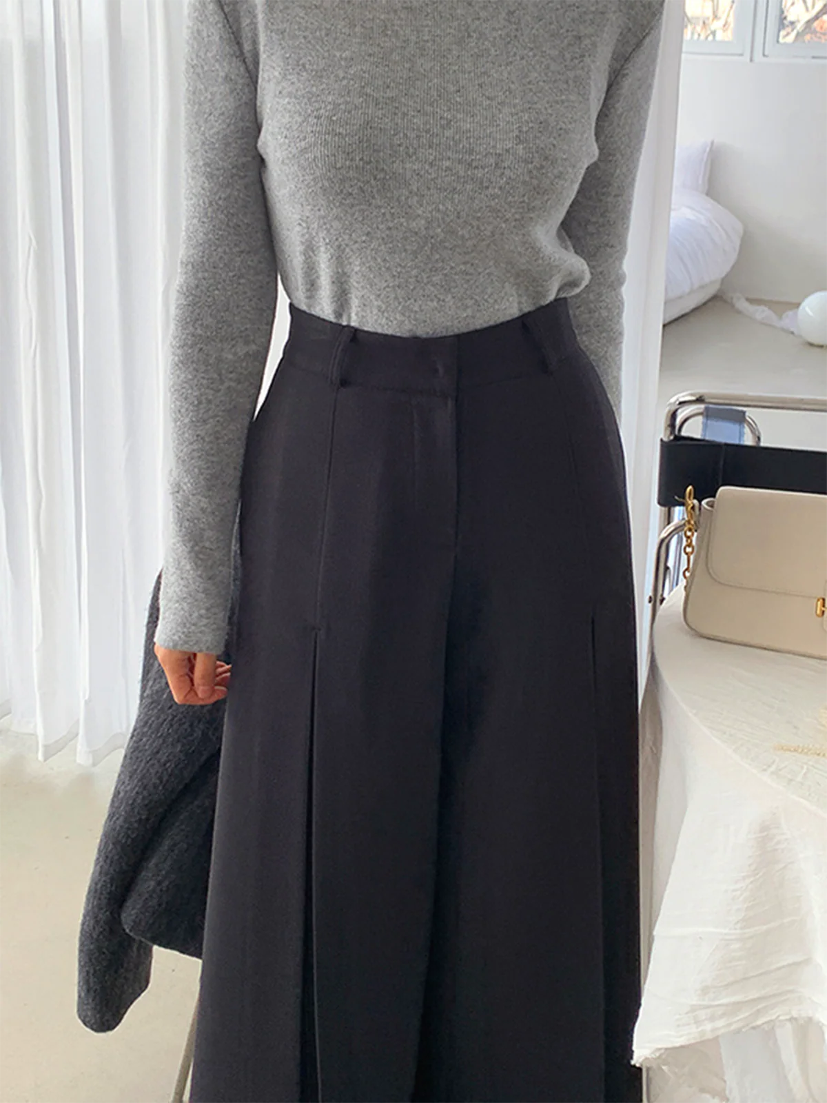 High-Waist Pleated Wide-Leg Pants - Image 4