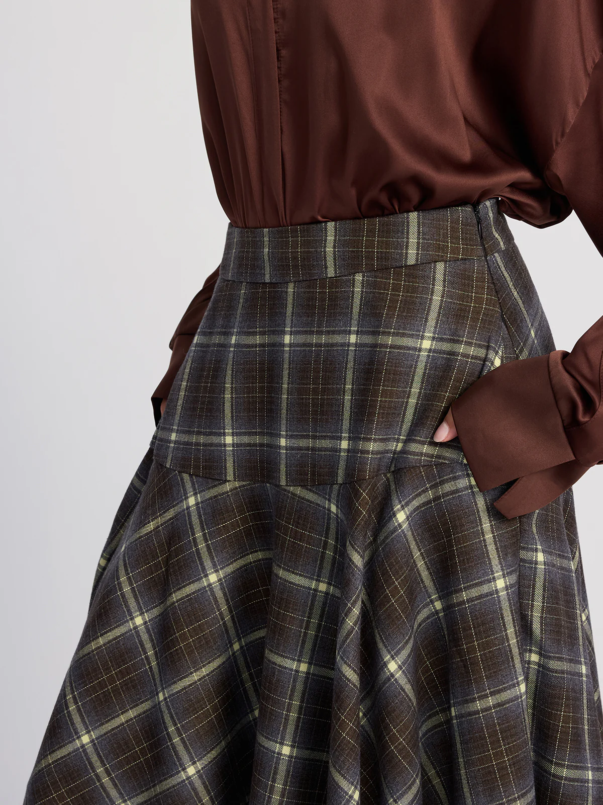 High-Waisted Asymmetric Plaid Midi Skirt - Image 5