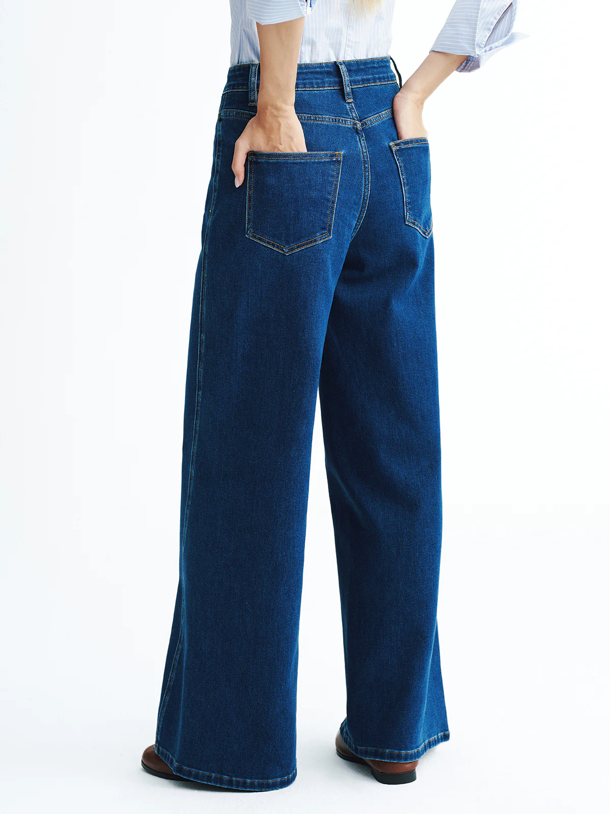 High-Waisted Denim Wide-Leg Jeans - Image 4