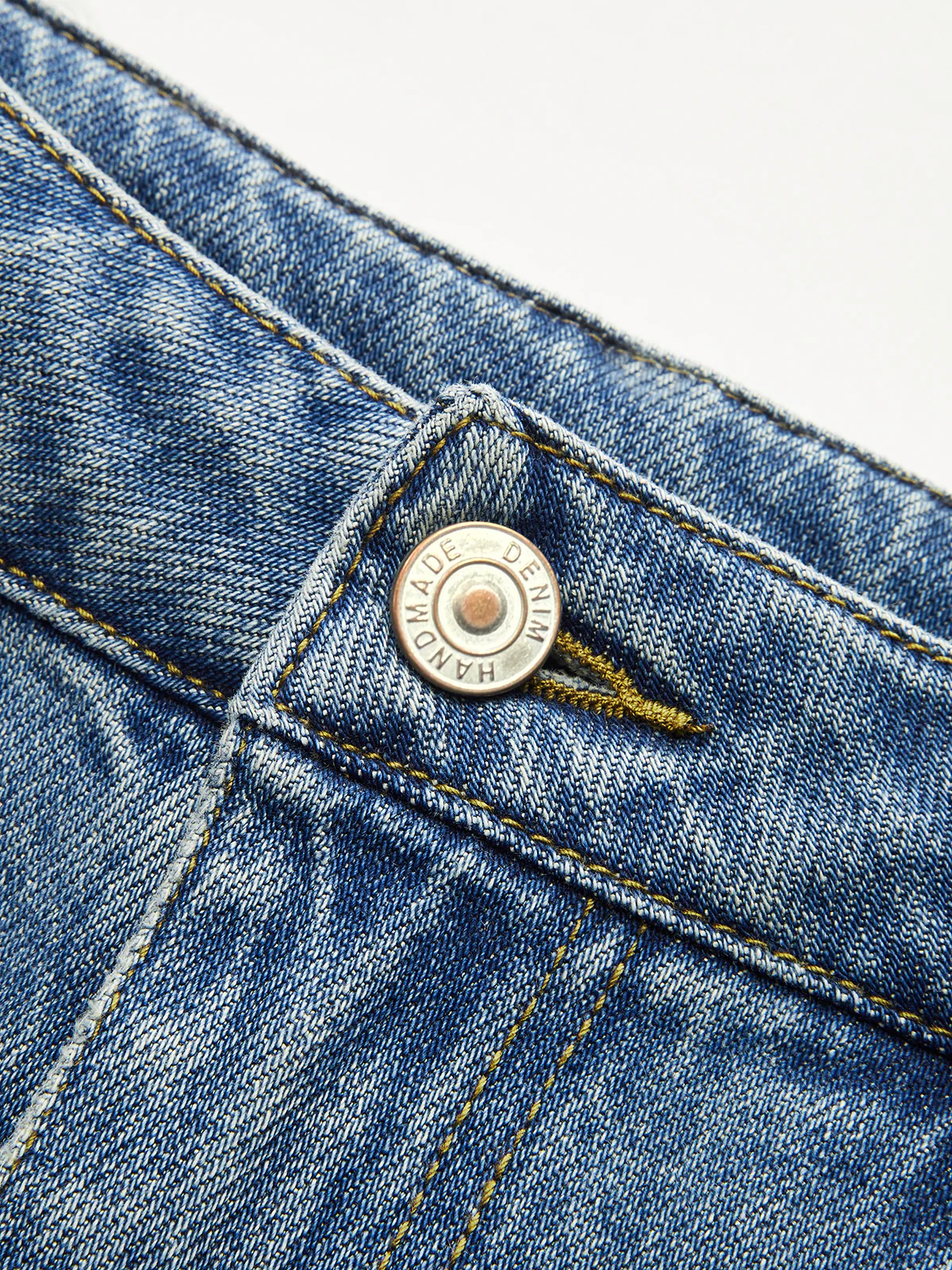 High-Waisted Wide-Leg Jeans - Image 3
