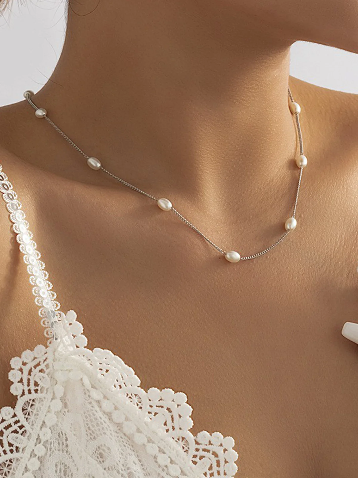 Imitation Pearl Tassel Necklace - Image 2