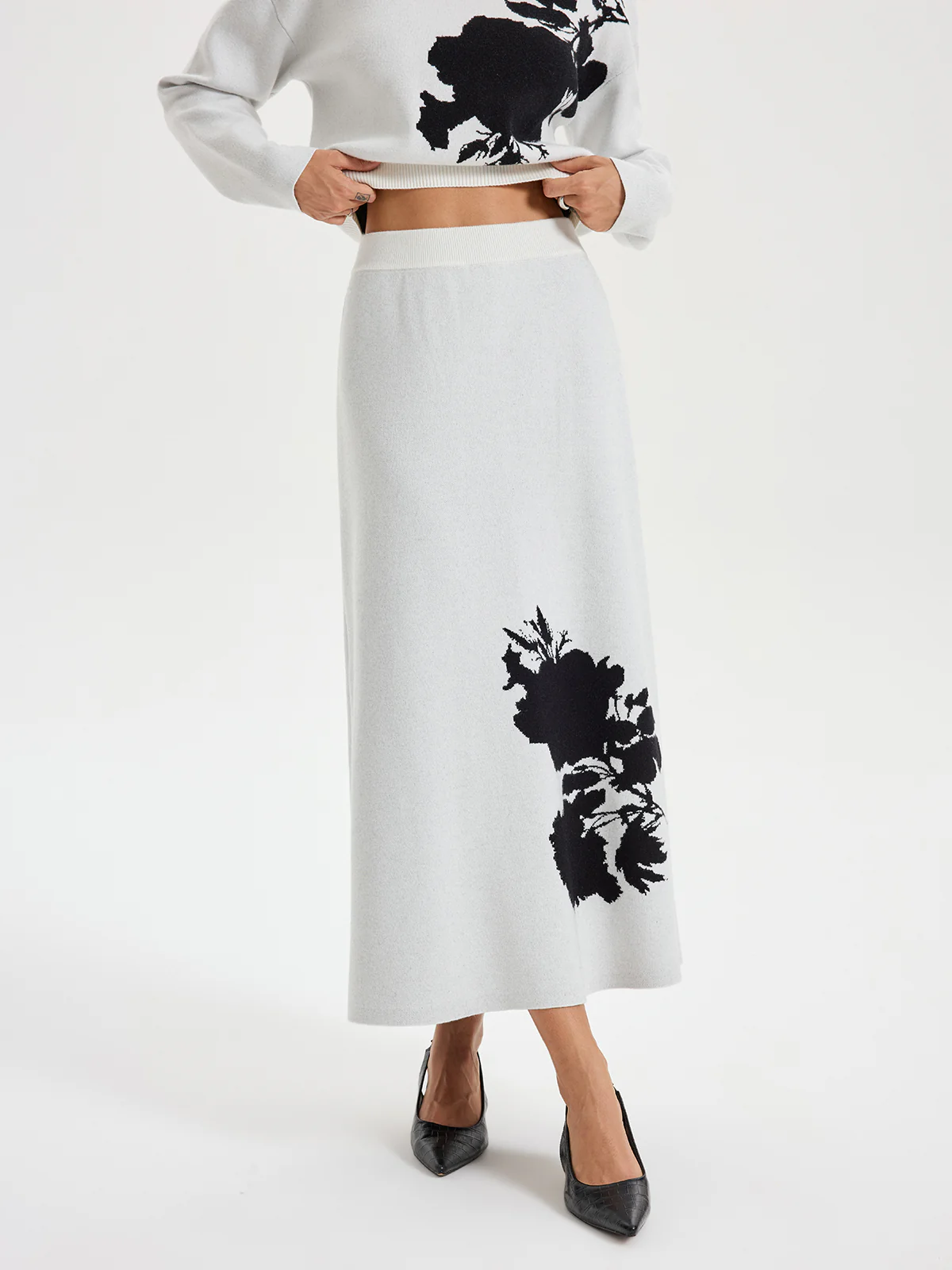 Ink-Wash Painting Pattern Knit Maxi Skirt - Image 3