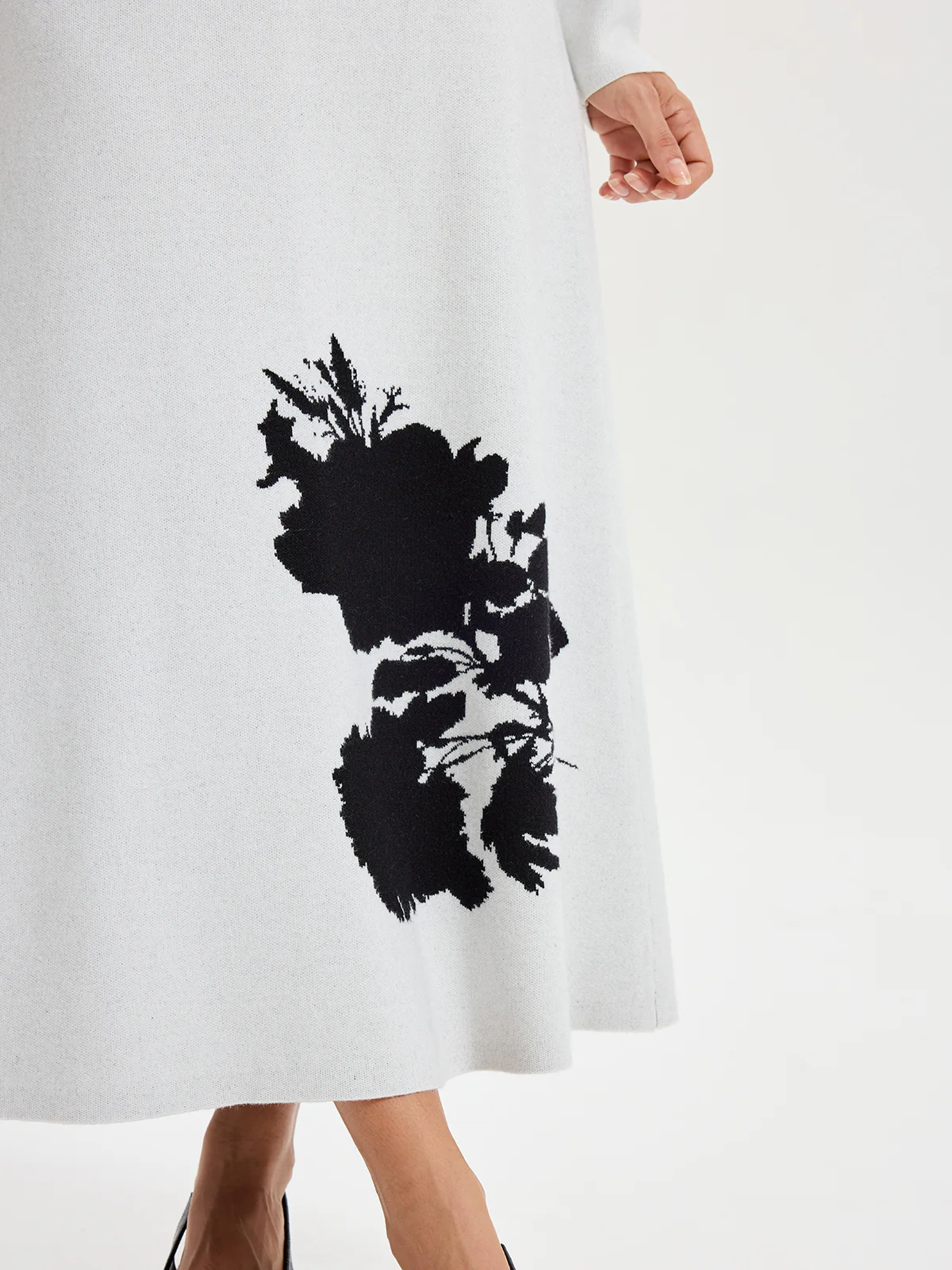 Ink-Wash Painting Pattern Knit Maxi Skirt - Image 4