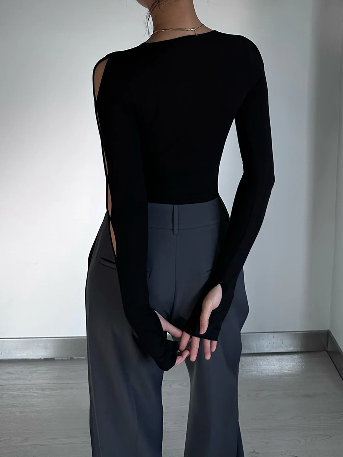 Keyhole Cutout Long Sleeve Bodysuit - Image 3