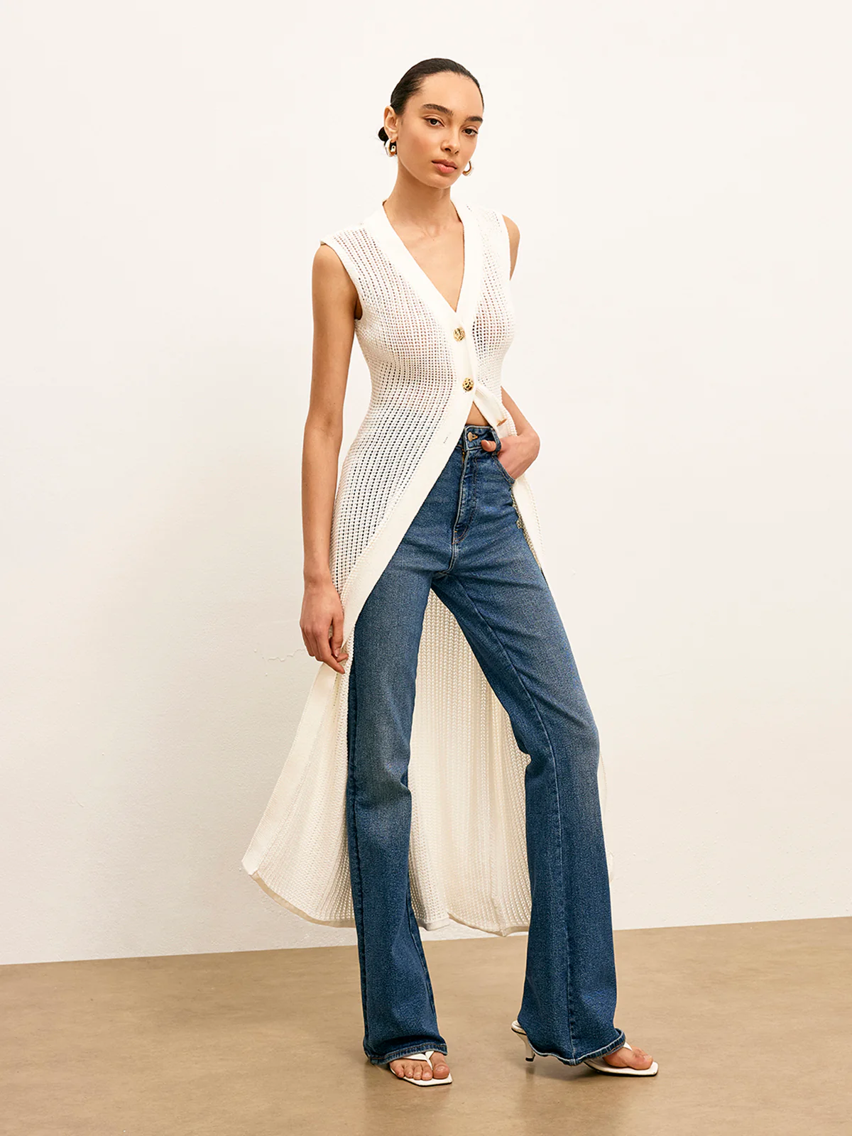 Knit Hollow Metal Detail Sleeveless Cardigan - Image 3