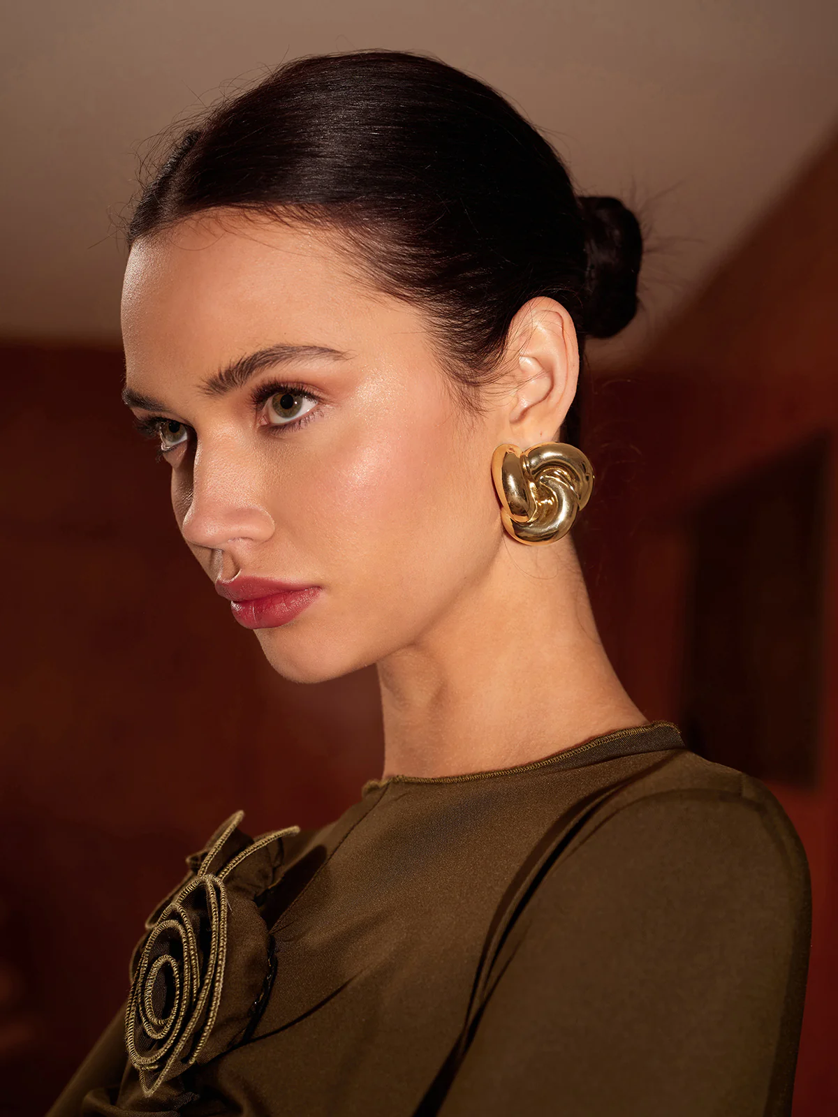 Knotted Gold Ear Cuff - Image 4