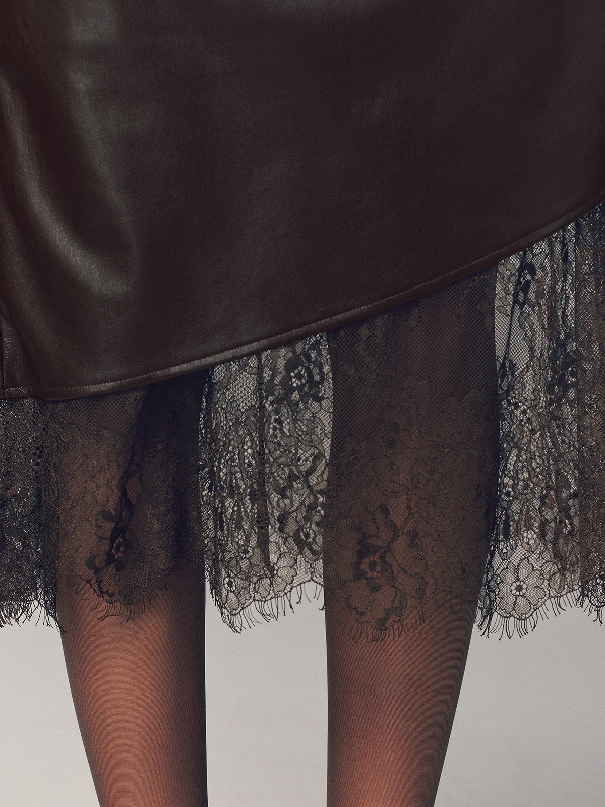 Lace Hem Faux Leather Ruched Midi Skirt - Image 2