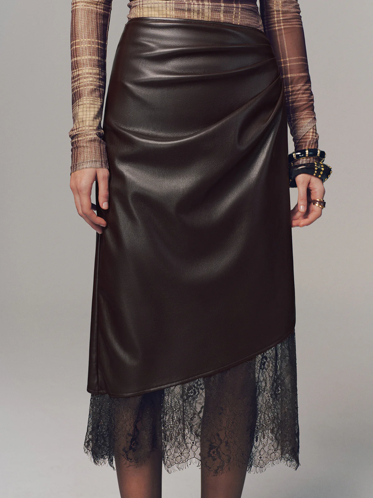 Lace Hem Faux Leather Ruched Midi Skirt - Image 5