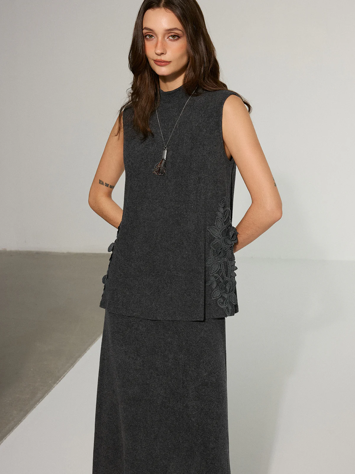 Lace Trim Sleeveless Top and Maxi Skirt Set - Image 3