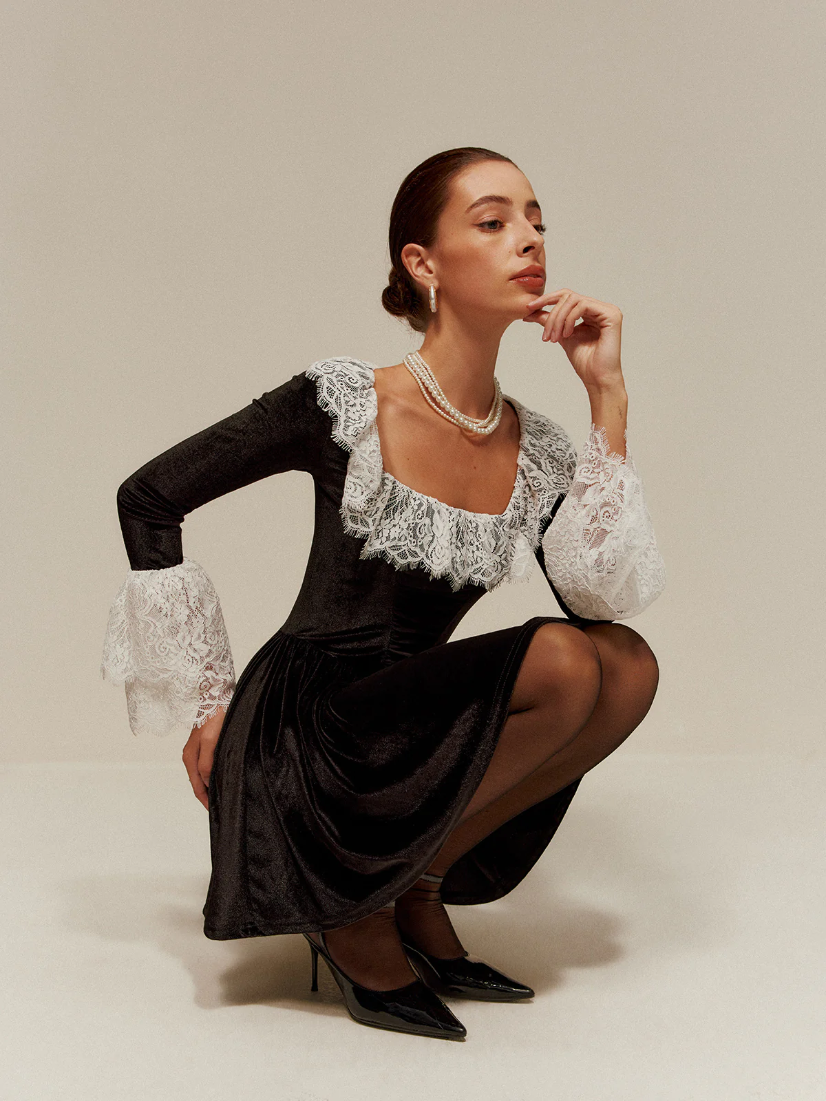 Lace Trim Velvet Short Dress - Image 4