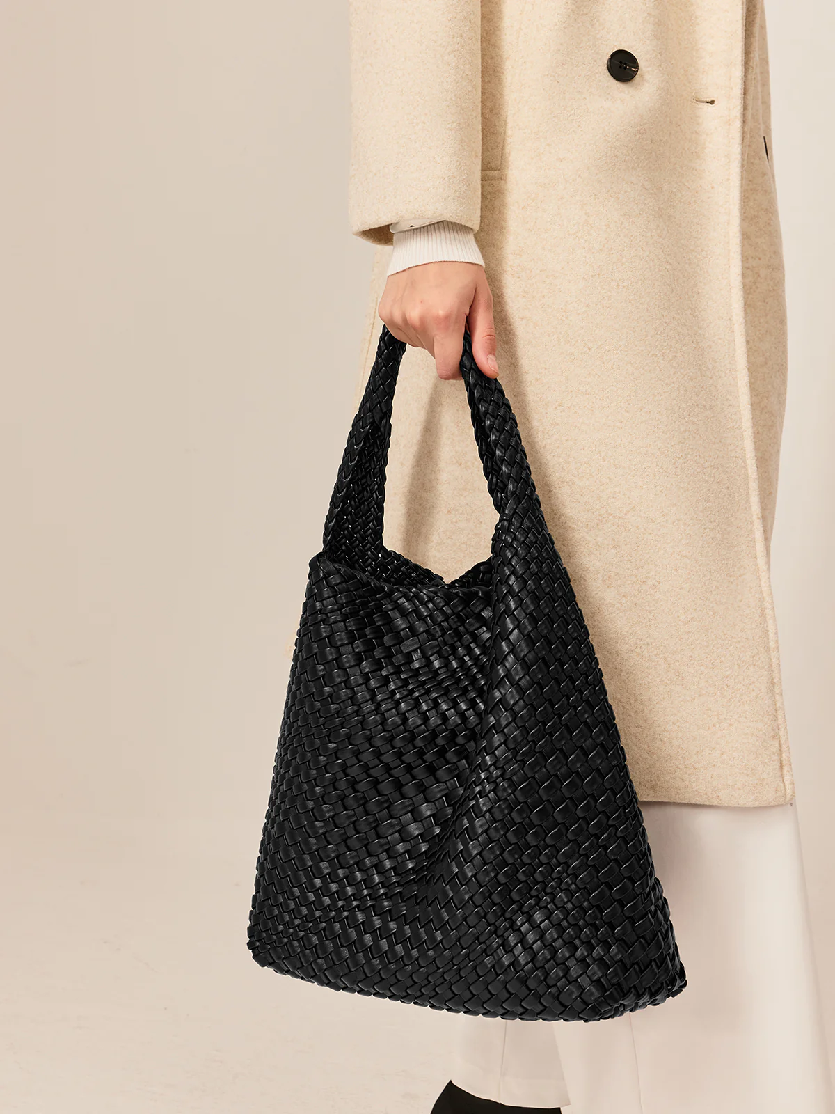 Large Capacity Woven Armpit Bag - Image 4