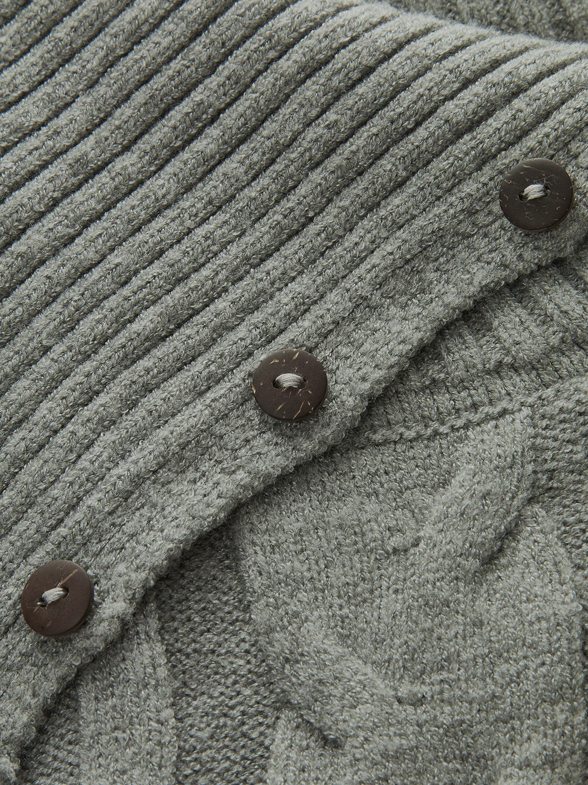 Large Lapel Cable Knit Sleeveless Sweater Vest - Image 4
