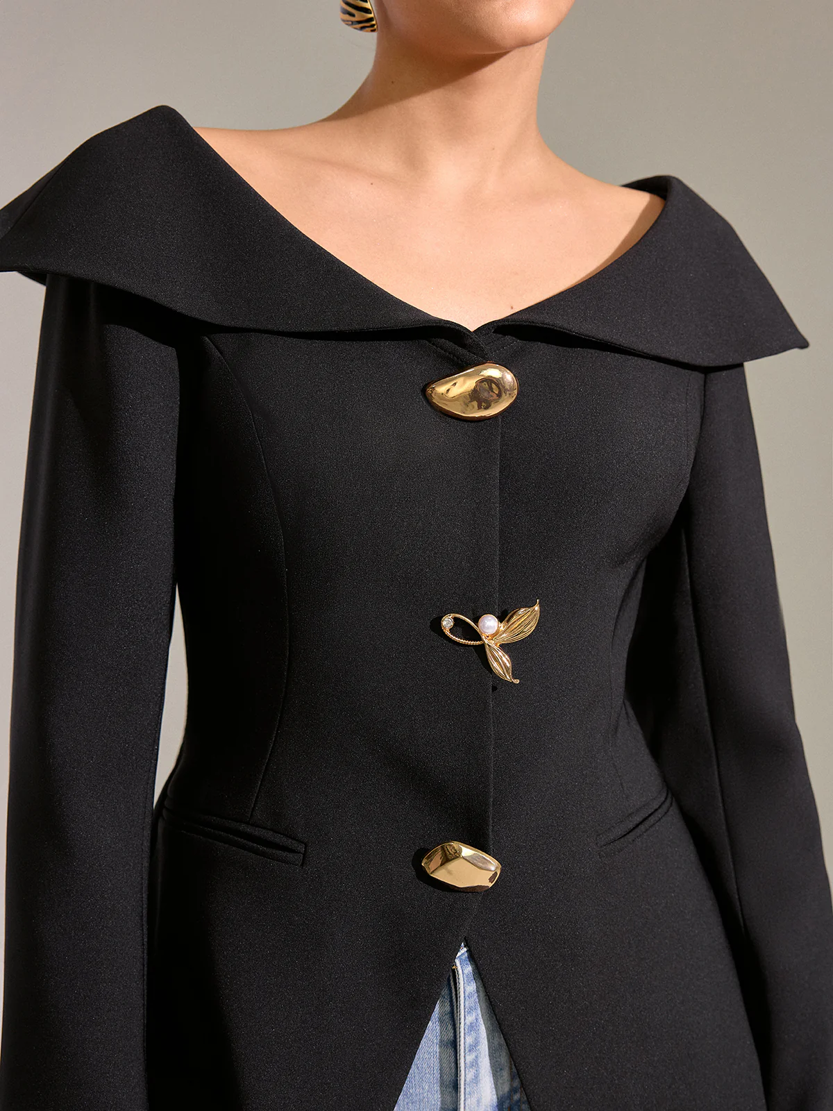 Large Lapel Off-Shoulder Blazer - Image 4