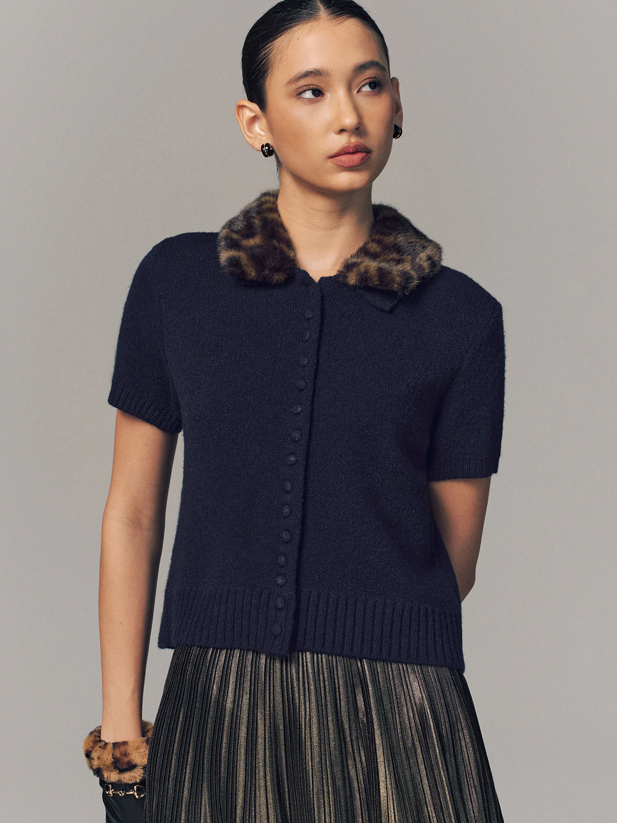 Leopard Faux Fur Collar Short-Sleeve Cardigan - Image 3