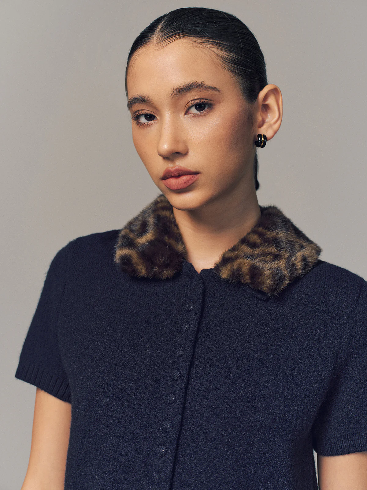 Leopard Faux Fur Collar Short-Sleeve Cardigan - Image 6