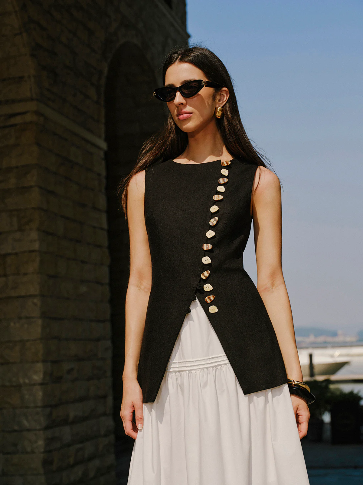 Linen Blend Button-Detail Vest - Image 5