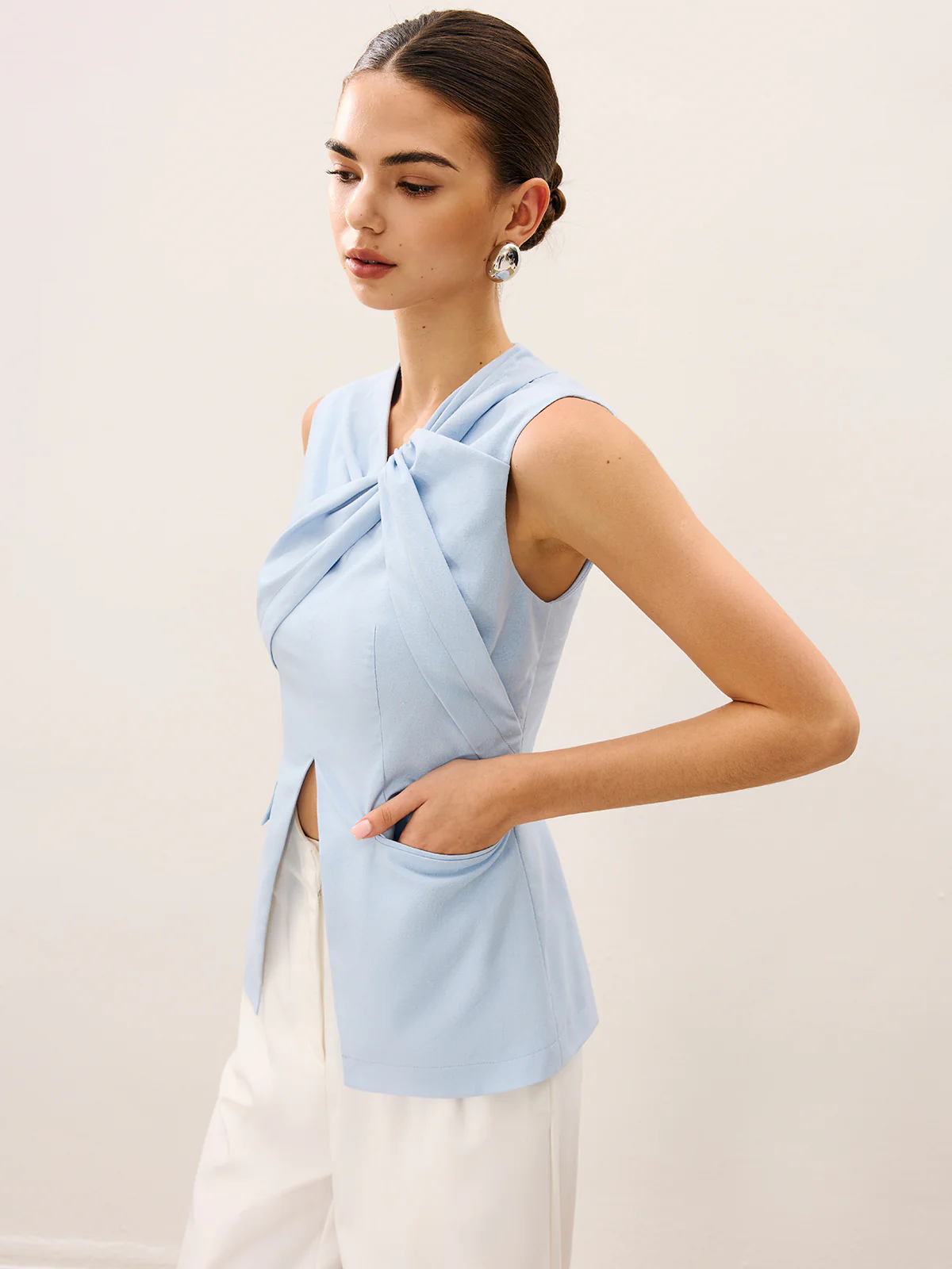 Linen & Cotton Pleated Sleeveless Vest - Image 5