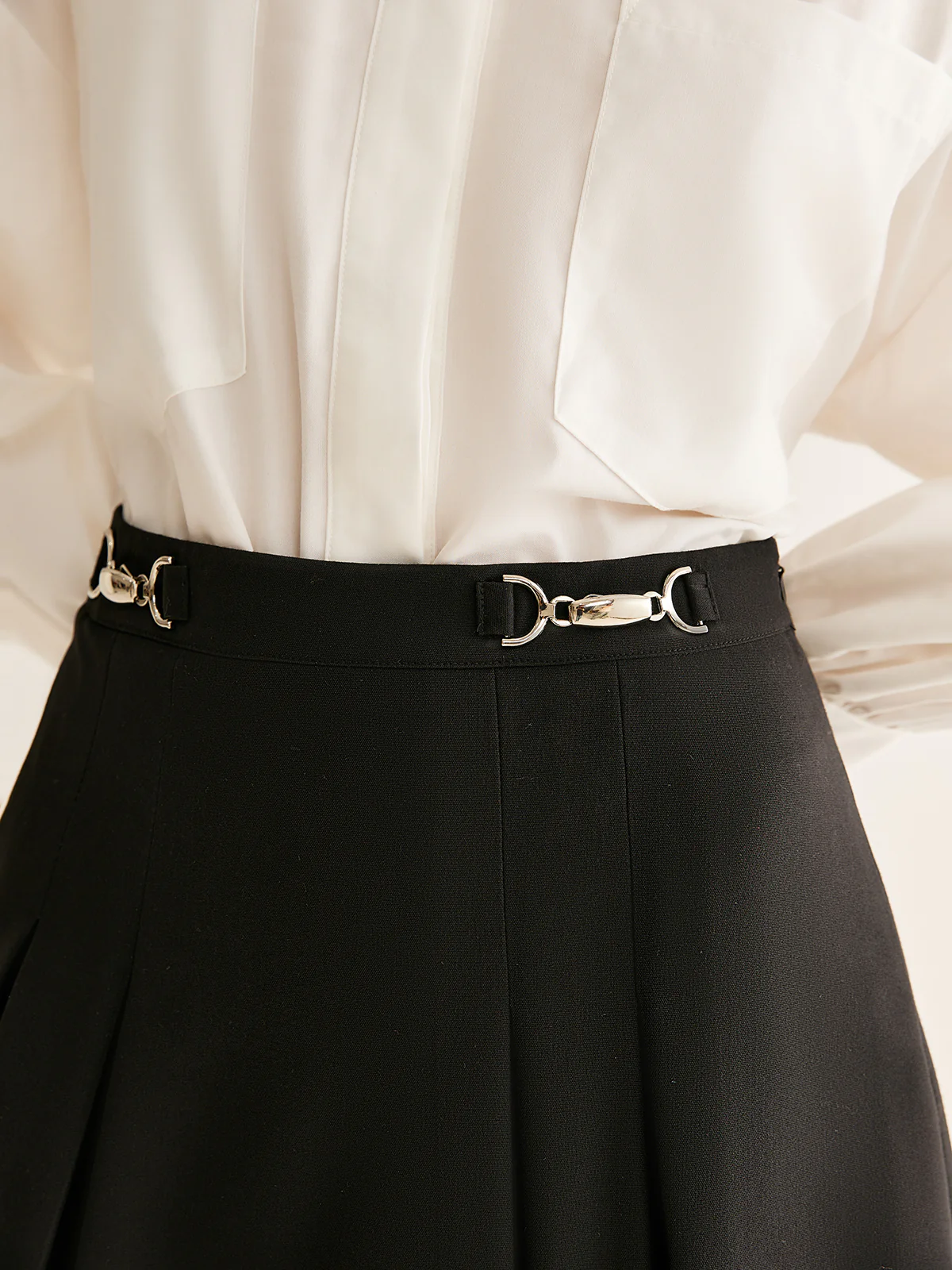 Metal-Belt Pleated Mini Skirt - Image 2
