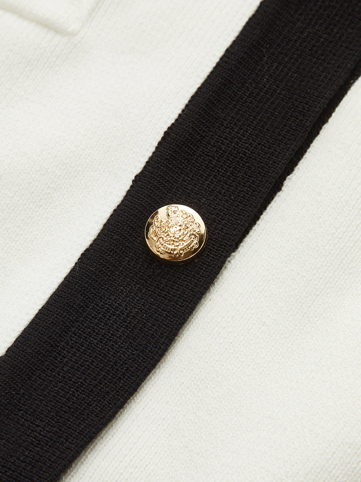 Metal Button Contrast Trim Knit Top - Image 2